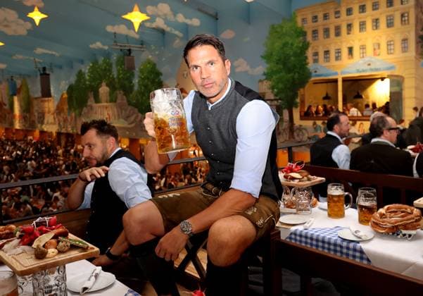 Football, Men, 3 Liga, Season 2025 2026, TSV 1860 Munich, official Oktoberfest visit, Hacker Festzelt Patrick Glöckner Gloeckner, Coach TSV 1860 Munich with Masskrug, Cheers