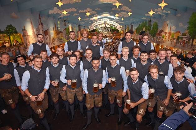 Team photo,Team,Mannschaft,Team photo on the gallery TSV 1860 Muenchen at the 190 Oktoberfest 2025 on 23 09 2025 in the Hacker Festzelt