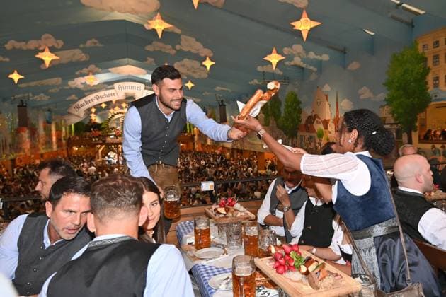Kevin VOLLAND TSV 1860 Muenchen , left Patrick GLOECKNER Trainer 1860 TSV 1860 Muenchen at the 190 Oktoberfest 2025 on 23 09 2025 in the Hacker Festzelt