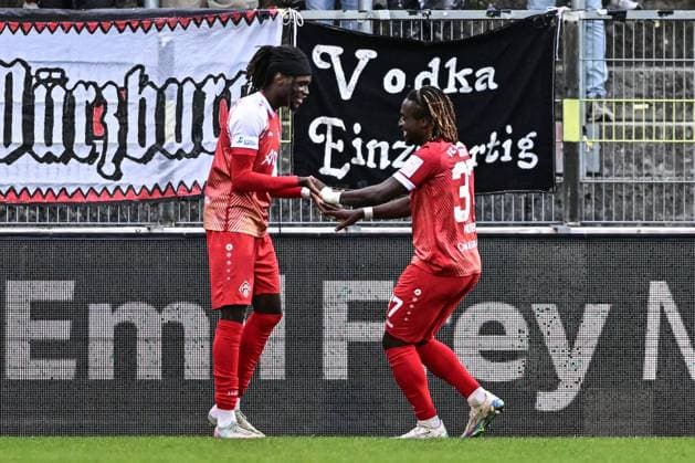 Wuerzburger Kickers against TSV Schwaben Augsburg, Wuerzburg, 23 09 2025 Cherif Cisse Wuerzburger Kickers 11 and Eliot Muteba Wuerzburger Kickers 37 cheer, Wuerzburg, 23 09 2025 10 matchday of the Regionalliga Bayern, Wuerzburger Kickers against TSV Schwaben Augsburg, Wuerzburg Akon Arena Copyright: xBEAUTIFULxSPORTS Märklx