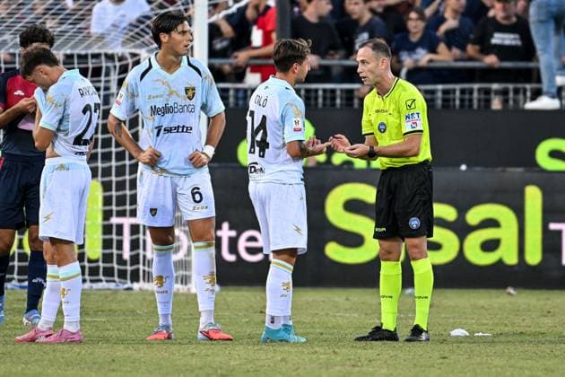 Ermanno Feliciani, Arbitro, Referee, Giacomo Calo of Frosinone Calcio during Cagliari Calcio vs Frosinone Calcio, Italian football Coppa Italia match in Cagliari, Italy, September 23 2025  Copyright: xLuigixCanu IPAxSportx xipa-agency.netx xx IPA_65607392 IPA_Agency_IPA65607392