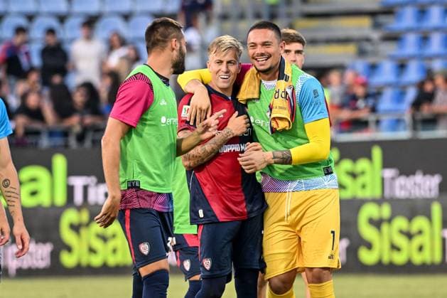 Mattia Felici of Cagliari Calcio, Elia Caprile of Cagliari Calcio during Cagliari Calcio vs Frosinone Calcio, Italian football Coppa Italia match in Cagliari, Italy, September 23 2025  Copyright: xLuigixCanu IPAxSportx xipa-agency.netx xx IPA_65607413 IPA_Agency_IPA65607413