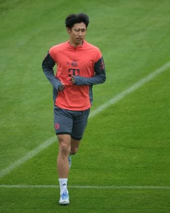 23 09 2025, FC Bayern Training, Saebenerstrasse Muenchen, Soccer, Sport, in the picture Hiroki Ito FC Bayern Muenchen jogging