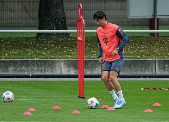 23 09 2025, FC Bayern Training, Saebenerstrasse Muenchen, Soccer, Sport, in the picture Hiroki Ito FC Bayern Muenchen