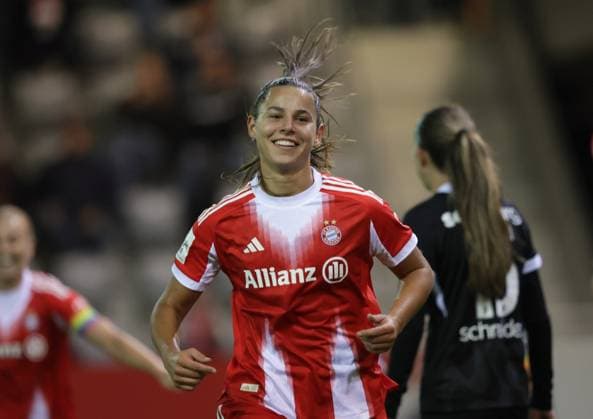 Bayerns 8 Lena OBERDORF after her goal for 2 0 Womens football Muenchen Freiburg Womens soccer Bundesliga, FC Bayern München SC Feiburg, Matchday 4, Season 2025 2026, on 23 09 2025 in Muenchen, F C B A Y E R N C A M P U S, Germany Source Copyright Credit Oryk HAIST xFRAUENFUSSBALL-BAYERN-FREIBURGx