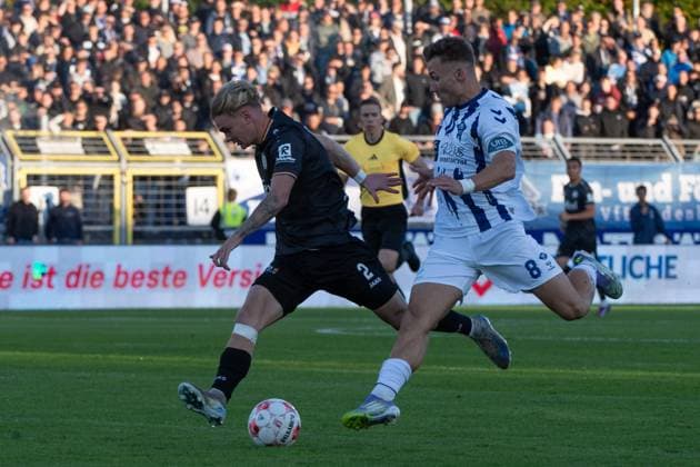 GER, Football, Krombacher Niedersachsenpokal, VfB Oldenburg vs SV Meppen 23 09 2025, Marschwegstadion, Oldenburg, GER, Krombacher Niedersachsenpokal, Quarterfinal, VfB Oldenburg vs SV Meppen, DFL regulations prohibit any use of photographs as image sequences and or quasi video, im Bild Dominique DOMRÖSE DOMROESE SV Meppen 2 Rafael BRAND VfB Oldenburg 8 nordphotoxgmbhx xRojahn nph00310