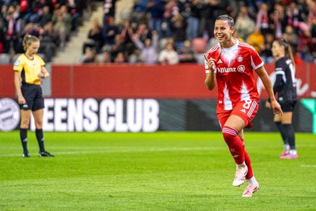 Lena Oberdorf 8 Bayern celebrates the 2-0 goal at the Google Pixel Womens Bundesliga match FC Bayern Munich SC Freiburg on 23 09 2025 Munich FC Bayern Campus Germany