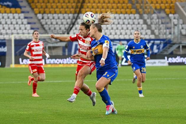 Soccer I Women I Season 2025 2026 I Bundesliga I Matchday 4 I FC Carl Zeiss Jena 1 FC Union Berlin I 23 09 2025 Header duel Lisa Heiseler 7, 1 FC Union Berlin and Toma Ihlenburg 3, FC Carl Zeiss Jena Jena Ernst Abbe Sportfeld, ad hoc Arena Thüringen Germany Copyright: xLobeca InesxHähnelx