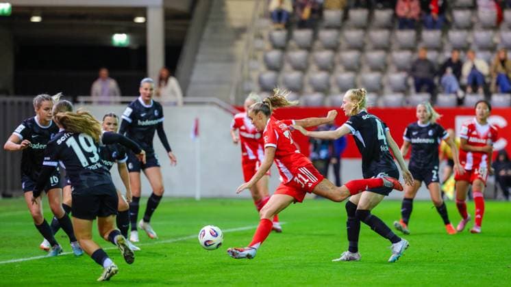 Georgia Stanway 31, FC Bayern Munich and Meret Felde 4, SC Freiburg at the match between FC Bayern Munich v SC Freiburg, Football, Women, Google Pixel Women Bundesliga, 2025 2026, Matchday 4 on 23 09 2025 in Munich, FC Bayern Campus DFL and DFB regulations prohibit any use of photographs as image sequences and or quasi video Bayern Germany