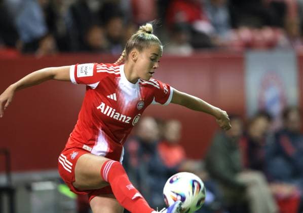Back on the ball Bayerns 7 Giulia GWINN Womens Football Muenchen Freiburg Womens Football Bundesliga, FC Bayern München SC Feiburg, Matchday 4, Season 2025 2026, on 23 09 2025 in Muenchen, F C B A Y E R N C A M P U S, Germany Source Copyright Credit Oryk HAIST xFRAUENFUSSBALL-BAYERN-FREIBURGx