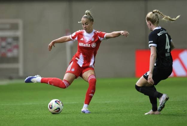 Back on the ball Bayerns 7 Giulia GWINN Womens Football Muenchen Freiburg Womens Football Bundesliga, FC Bayern München SC Feiburg, Matchday 4, Season 2025 2026, on 23 09 2025 in Muenchen, F C B A Y E R N C A M P U S, Germany Source Copyright Credit Oryk HAIST xFRAUENFUSSBALL-BAYERN-FREIBURGx