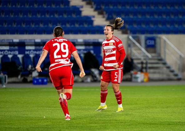 Soccer, Women, Season 2025 2026, Google Pixel Women Bundesliga 4 Matchday , FC Carl Zeiss Jena 1 FC Union Berlin, f l Antonia Halverkamps 1 FC Union , Katja Orschmann 1 FC Union , Cheering after goal to 0 1, 23 09 2025, Copyright: xMatthiasxKochx