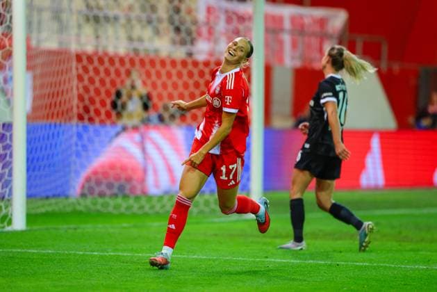 Klara Bühl 17, FC Bayern München Goal for 4 0 at the match between FC Bayern München v SC Freiburg, Football, Women, Google Pixel Women Bundesliga, 2025 2026, 4 Matchday on 23 09 2025 in Munich, FC Bayern Campus DFL and DFB regulations prohibit any use of photographs as image sequences and or quasi video Bayern Germany