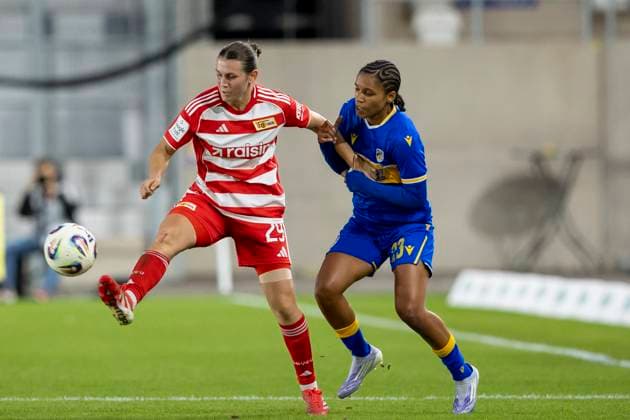 Google Pixel Womens Bundesliga FC Carl Zeiss Jena vs 1 FC Union Berlin Jena 23 09 2025 Antonia Johanna Halverkamps 29 1 FC Union Berlin vs Josephine Afua Kyerewaa Bonsu 23 FC Carl Zeiss Jena Google Pixel Womens Bundesliga FC Carl Zeiss Jena vs 1 FC Union Berlin ad hoc arena at Ernst Abbe Sportfeld 23 09 2025 Copyright: xBEAUTIFULxSPORTS Duehringx