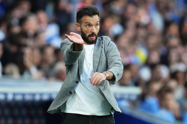 ESP: RCD Espanyol - Valencia CF. La Liga EA Sports. Date 6 Valencia CF head coach Carlos Corberan during the La Liga EA Sports match between RCD Espanyol and Valencia CF played at RCDE Stadium on September 23, 2025 in Barcelona, Spain. kpng Copyright: xBaguxBlancox xPRESSINx PS_240923_esp_val_25262395