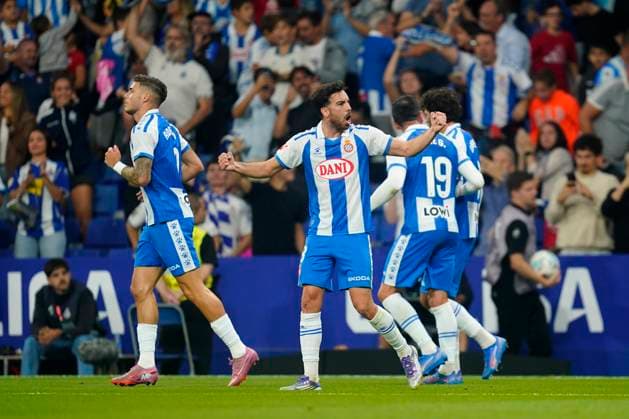 ESP: RCD Espanyol - Valencia CF. La Liga EA Sports. Date 6 Leandro Cabrera of RCD Espanyol celebrates the 1-1 during the La Liga EA Sports match between RCD Espanyol and Valencia CF played at RCDE Stadium on September 23, 2025 in Barcelona, Spain. kpng Copyright: xSergioxRuizx xPRESSINx PS_250923_ESP_VAL_2526_025