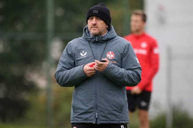 23 09 2025, xmohx, Soccer 2 Bundesliga, 1 FC Kaiserslautern Training v l Coach Torsten Lieberknecht 1 FC Kaiserslautern DFL DFB REGULATIONS PROHIBIT ANY USE OF PHOTOGRAPHS as IMAGE SEQUENCES and or QUASI VIDEO Kaiserslautern