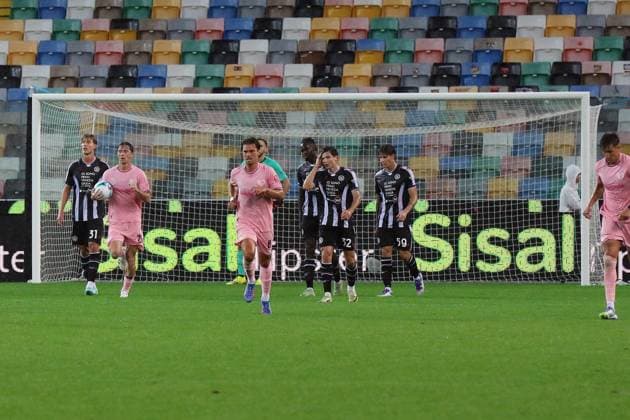 Palermo s Patryk Peda celebrates after scoring the 2-1 goal for his team during the Frecciarossa Italian Cup 2025 2026 soccer match between Udinese and Palermo at Stadio Bluenergy in Udine , North Italy , Tuesday , September 23, 2025. - Soccer  Copyright: xAndreaxBressanutti LaPressex