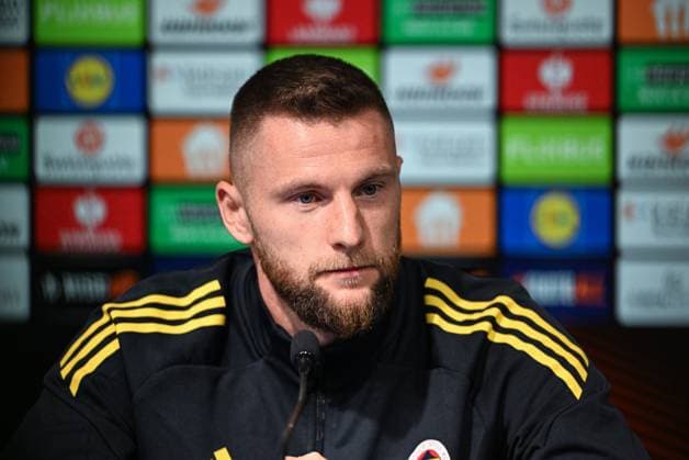 Ahead of the Dinamo Zagreb v Fenerbahce - UEFA Europa League ZAGREB, CROATIA - SEPTEMBER 23: Fenerbahce’s Milan Skriniar speaks during a press conference, PK, Pressekonferenz at Maksimir Stadium ahead of the UEFA Europa League group stage week 1 match against Dinamo Zagreb in Zagreb, Croatia, on September 23, 2025. Elif Ozturk Anadolu Zagreb Croatia. Editorial use only. Please get in touch for any other usage.  Copyright: x2025xAnadoluxElifxOzturkx