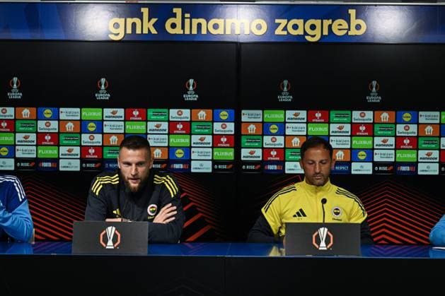 Ahead of the Dinamo Zagreb v Fenerbahce - UEFA Europa League ZAGREB, CROATIA - SEPTEMBER 23: Fenerbahce’s head coach Domenico Tedesco (R) and player Milan Skriniar (L) attend a press conference, PK, Pressekonferenz at Maksimir Stadium ahead of the UEFA Europa League group stage week 1 match against Dinamo Zagreb in Zagreb, Croatia, on September 23, 2025. Elif Ozturk Anadolu Zagreb Croatia. Editorial use only. Please get in touch for any other usage.  Copyright: x2025xAnadoluxElifxOzturkx