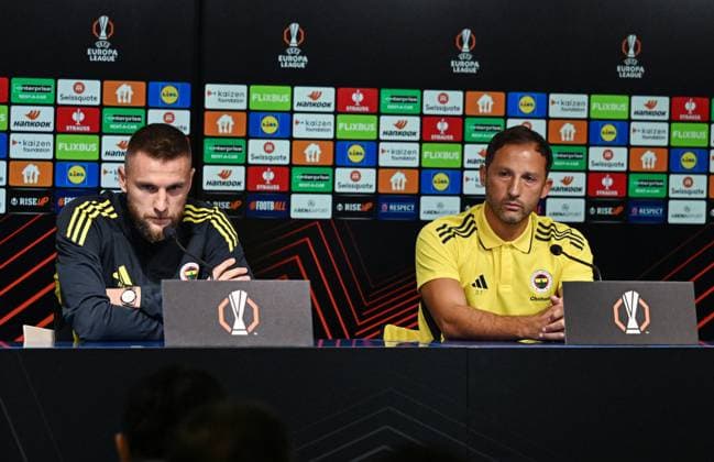 Ahead of the Dinamo Zagreb v Fenerbahce - UEFA Europa League ZAGREB, CROATIA - SEPTEMBER 23: Fenerbahce’s head coach Domenico Tedesco (R) and player Milan Skriniar (L) attend a press conference, PK, Pressekonferenz at Maksimir Stadium ahead of the UEFA Europa League group stage week 1 match against Dinamo Zagreb in Zagreb, Croatia, on September 23, 2025. Elif Ozturk Anadolu Zagreb Croatia. Editorial use only. Please get in touch for any other usage.  Copyright: x2025xAnadoluxElifxOzturkx