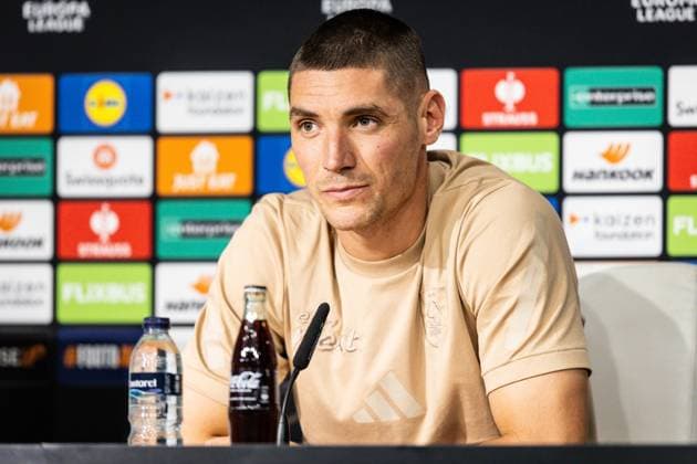 September 23, 2025, Sevilla, Spain, Spain: Nikola MILENKOVIC of Nottingham Forest during a Nottingham Forest press conference, PK, Pressekonferenz at Estadio La Cartuja on September 23, 2025 in Sevilla, Spain. Rafael Roman Sevilla Spain - ZUMAm308 20250923_zsp_m308_003 Copyright: xMatthieuxMirvillex