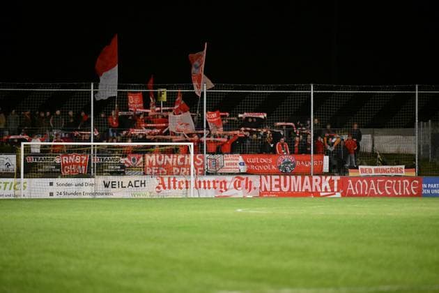 Regionalliga Bayern DJK Vilzing FC Bayern München II 23 09 2025 The guest block in Vilzing filled with Bayern fans Regionalliga Bayern DJK Vilzing FC Bayern Amateure Manfred Zollner Stadion on 23 09 2025 Copyright: xBEAUTIFULxSPORTS Goldbergx