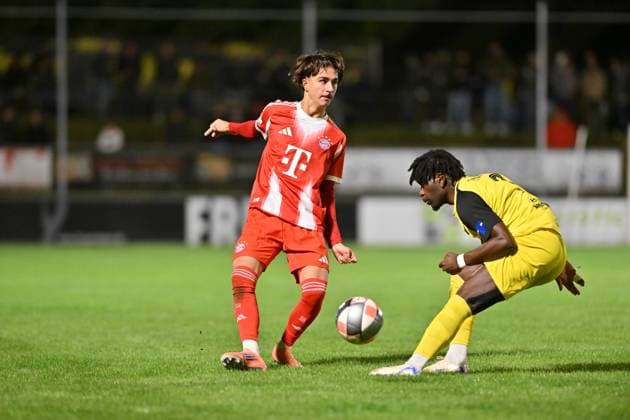 Regionalliga Bayern DJK Vilzing FC Bayern München II 23 09 2025 in duel Adin LICINA FC Bayern München II 7 and Alexis FAMBO DJK VIlzing 3 duel Regionalliga Bayern DJK Vilzing FC Bayern Amateure Manfred Zollner Stadion on 23 09 2025 Copyright: xBEAUTIFULxSPORTS Goldbergx
