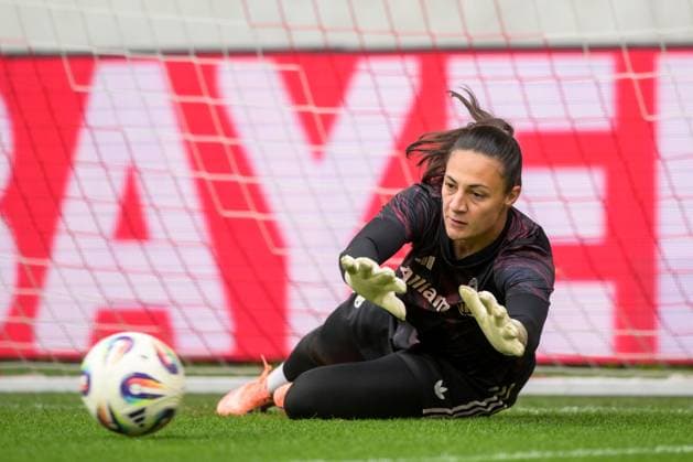 Soccer, Google Pixel Womens Bundesliga, 20250923, FC Bayern Munich SC Freiburg In the picture Goalkeeper Maria Luisa GROHS Bayern, 1 Warm-up Munich FC Bayern Campus Bayern Germany Copyright: Passion2Press MarkusxFischerx