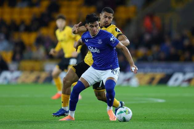 Wolverhampton, England, 23rd September 2025.Charly Alcaraz of Everton and Andre of Wolverhampton Wanderers during the Wolverhampton Wanderers vs Everton Carabao Cup match at Molineux, Wolverhampton. Picture credit should read: James Baylis Sportimage EDITORIAL USE ONLY. No use with unauthorised audio, video, data, fixture lists, club league logos or live services. Online in-match use limited to 120 images, no video emulation. No use in betting, games or single club league player publications. SPI_10_JB_WOL_EVE SPI-4157-0010