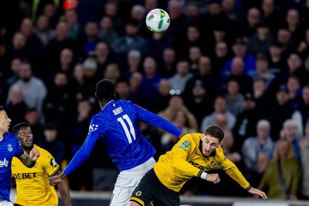 Wolverhampton Wanderers v Everton EFL Cup 23 09 2025. Everton forward Thierno Barry (11) heads the ball during the EFL Cup match between Wolverhampton Wanderers and Everton at Molineux, Wolverhampton, England on 23 September 2025. Wolverhampton Molineux West Midlands England Editorial use only DataCo restrictions apply See www.football-dataco.com , Copyright: xManjitxNarotrax PSI-22889-0008