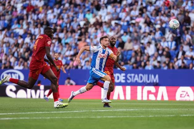 September 23, 2025, Cornella, Barcelona, SPAIN: Javi Puado of RCD Espanyol in action during the Spanish league, La Liga EA Sports, football match played between RCD Espanyol and Valencia CF at RCDE Stadium on September 23, 2025 in Cornella, Barcelona, Spain. Cornella SPAIN - ZUMAa181 20250923_zaa_a181_120 Copyright: xJavierxBorregox