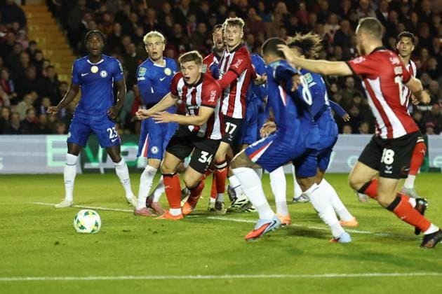 Lincoln City v Chelsea EFL Cup 23 09 2025. Lincoln City forward Freddie Draper (34) bursts into the box during the EFL Cup match between Lincoln City and Chelsea at Sincil Bank, Lincoln, United Kingdom on 23 September 2025. Lincoln Sincil Bank Lincs United Kingdom Editorial use only DataCo restrictions apply See www.football-dataco.com , Copyright: xJohnxMallettx PSI-22888-0027