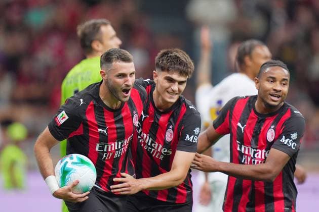 AC MilanÕs Santiago Gimenez , AC Milan s Davide Bartesaghi , AC Milan s Christopher Nkunku celebrates after scoring 1-0 during the round of 32 Frecciarossa Italian Cup 2025 2026 soccer match between Milan and Lecce at San Siro Stadium in Milan , North Italy , Tuesday , September 23 , 2025 . - Soccer  Copyright: xSpada LaPressex