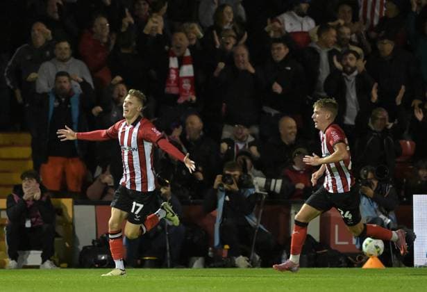 Rob Street of Lincoln City scores the opening goal 1-0 past Goalkeeper Filip Jorgensen of Chelsea and celebrates Lincoln City v Chelsea, EFL Carabao Cup, Third Round, Football, LNER Stadium, Lincoln, UK - 23 Sep 2025Lincoln LNER Stadium United Kingdom EDITORIAL USE ONLY No use with unauthorised audio, video, data, fixture lists, club league logos or live services. Online in-match use limited to 120 images, no video emulation. No use in betting, games or single club league player publications. Copyright: xGreigxCowie Shutterstockx 15498456al