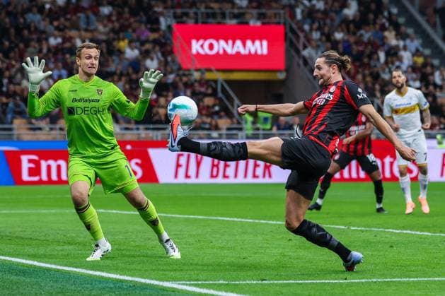 CALCIO - Coppa Italia - AC Milan vs US Lecce Adrien Rabiot of AC Milan seen in action during Coppa Italia 2025 26 football match between AC Milan and US Lecce at San Siro Stadium Milan Italy  Copyright: xIPAxSport ABACAx