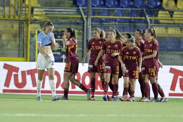 CALCIO - Serie A Femminile - Serie A Women s Cup - Semifinal - AS Roma vs SS Lazio Women Roma s Italian forward Alice Corelli celebrates after scoring a goal with team mate during the Serie A Final Four Women s Cup football match between As Roma and SS Lazio at the Romeo Menti Stadium in Castellammare di Stabia, on September 23, 2025. Castellammare di Stabia (NA) Italy  Copyright: xIPAxSport ABACAx
