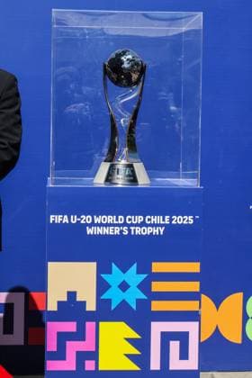 Chile 2025 U-20 World Cup trophy exhibition in Valparaiso - 23 Sep. View of a trophy for the U-20 World Cup. The exhibition of the U-20 World Cup trophy. Valparaiso Chile Copyright: xCristobalxBasaurexArayax xSOPAxImagesx Foto-6