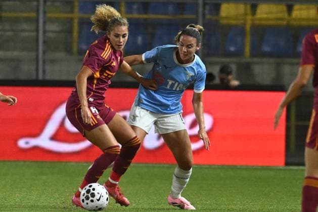 CALCIO - Serie A Femminile - Serie A Women s Cup - Semifinal - AS Roma vs SS Lazio Women Alaya Pilgrim of AS Roma competes for the ball with Clarisse Le Bihan of SS Lazio during the Serie A Women s Cup AS Roma vs SS Lazio at Romeo Menti Stadium Castellammare di Stabia (NA) Italy  Copyright: xIPAxSport ABACAx