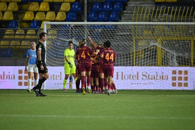 AS Roma Femminile Team celebrates after scoring a goal with Emilie Haavi (11) AS Roma Femminile during the Final Four Serie A Women s cup 2025 2026 football match between Roma Femminile vs Lazio Women on September 23, 2025 at the Stadium Romeo Menti, Castellammare di Stabia (NA) Italy  Copyright: xSalvatorexVaro IPAxSportx xipa-agency.netx xx IPA_65614358 IPA_Agency_IPA65614358