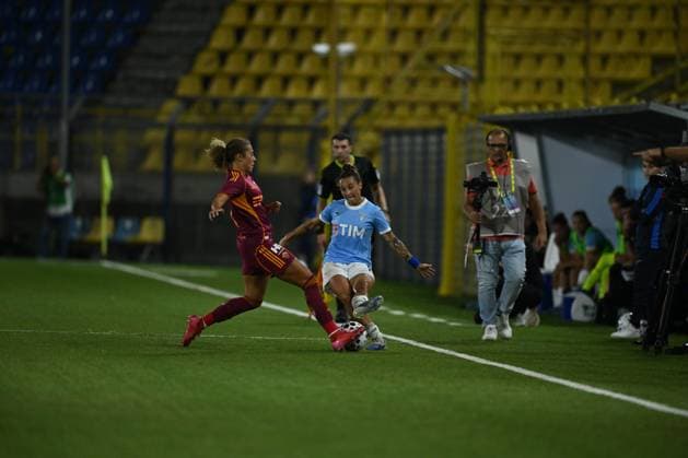 Alayah Pilgrim (17) AS Roma Femminile fights for the ball with Elisabetta Oliviero (13) Lazio Women during the Final Four Serie A Women s cup 2025 2026 football match between Roma Femminile vs Lazio Women on September 23, 2025 at the Stadium Romeo Menti, Castellammare di Stabia (NA) Italy  Copyright: xSalvatorexVaro IPAxSportx xipa-agency.netx xx IPA_65614404 IPA_Agency_IPA65614404