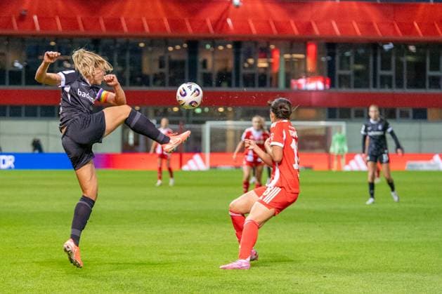 Lisa Karl 2 Freiburg and Momoko Tanikawa 18 Bayern in action at the Google Pixel Womens Bundesliga match FC Bayern Munich SC Freiburg on 23 09 2025 Munich FC Bayern Campus Bayern Germany