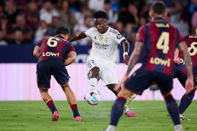 Levante UD v Real Madrid - LaLiga EA Sports VALENCIA, SPAIN - SEPTEMBER 23: Vinicius Junior of Real Madrid shooting to goal during The LaLiga EA Sports match between Levante UD and Real Madrid at Ciutat de Valencia Stadium on September 23, 2025 in Valencia, Spain. (Photo by Francisco Macia Photo Players Images Magara Press) Valencia Estadi Ciutat de Valencia Valencia Spain Copyright: xFranciscoxMaciax