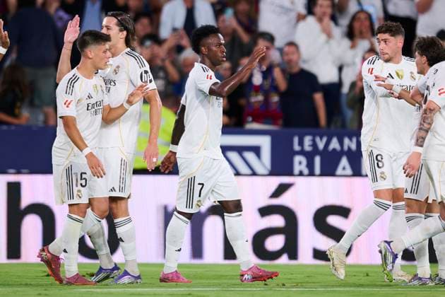 Levante UD v Real Madrid - LaLiga EA Sports VALENCIA, SPAIN - SEPTEMBER 23: Vinicius Junior of Real Madrid celebrates after scoring his team s first goal during The LaLiga EA Sports match between Levante UD and Real Madrid at Ciutat de Valencia Stadium on September 23, 2025 in Valencia, Spain. (Photo by Francisco Macia Photo Players Images Magara Press) Valencia Estadi Ciutat de Valencia Valencia Spain Copyright: xFranciscoxMaciax