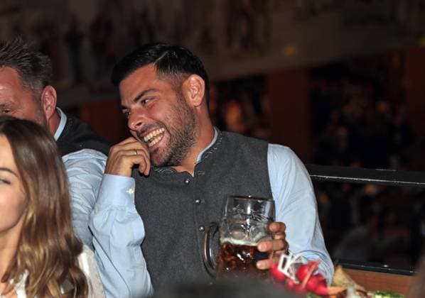 Football, Men, 3 Liga, Season 2025 2026, TSV 1860 Munich, official Oktoberfest visit, Hacker Festzelt Kevin Volland TSV 1860 Munich laughs, laughing, funny in traditional costume
