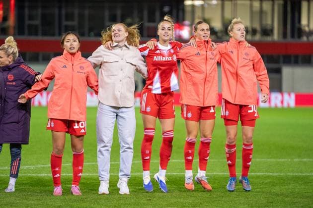 Momoko Tanikawa 18 Bayern , Stine Ballisager 3 Bayern , Giulia Gwinn 7 FC Bayern Klara Bühl 17 FC Bayern and Carolin Simon 30 FC Bayern celebrate the victory after the Google Pixel Womens Bundesliga match FC Bayern Munich SC Freiburg on 23 09 2025 Munich FC Bayern Campus Bayern Germany