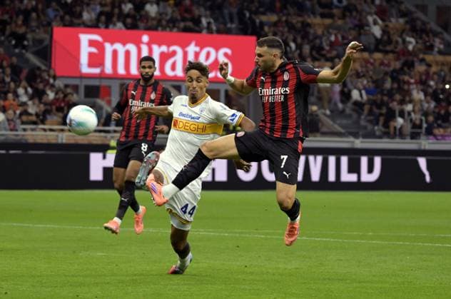 Foto IPP Paolo Bona Milano 23 09 2025 Coppa Italia di Calcio stagione 2025 2026 partita Milan-Lecce Nella foto Santiago Gimenez e Tiago Gabriel Italy Photo Press Worldwide Copyright italy Italy ITALY  Copyright: xR4924_italyphotopressx
