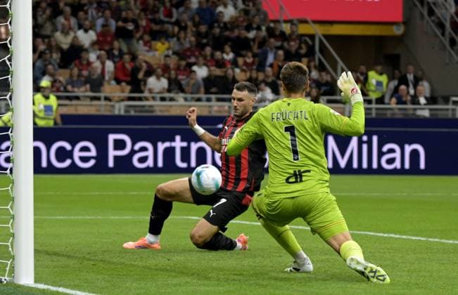 Foto IPP Paolo Bona Milano 23 09 2025 Coppa Italia di Calcio stagione 2025 2026 partita Milan-Lecce Nella foto Santiago Gimenez segna il gol del 1-0 Italy Photo Press Worldwide Copyright italy Italy ITALY  Copyright: xR4924_italyphotopressx