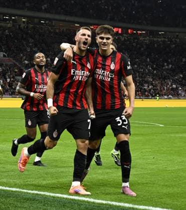 Foto IPP Paolo Bona Milano 23 09 2025 Coppa Italia di Calcio stagione 2025 2026 partita Milan-Lecce Nella foto Santiago Gimenez esulta dopo il gol del 1-0 con Davide Bartesaghi Italy Photo Press Worldwide Copyright italy Italy ITALY  Copyright: xR4924_italyphotopressx