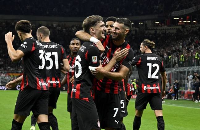 Foto IPP Paolo Bona Milano 23 09 2025 Coppa Italia di Calcio stagione 2025 2026 partita Milan-Lecce Nella foto Santiago Gimenez esulta dopo il gol del 1-0 con Alexis Saelemaekers Italy Photo Press Worldwide Copyright italy Italy ITALY  Copyright: xR4924_italyphotopressx
